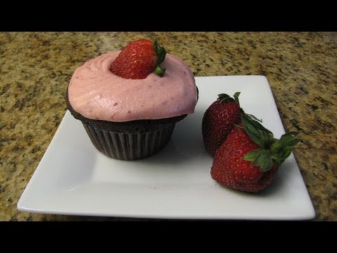 strawberry-buttercream-frosting---lynn's-recipes