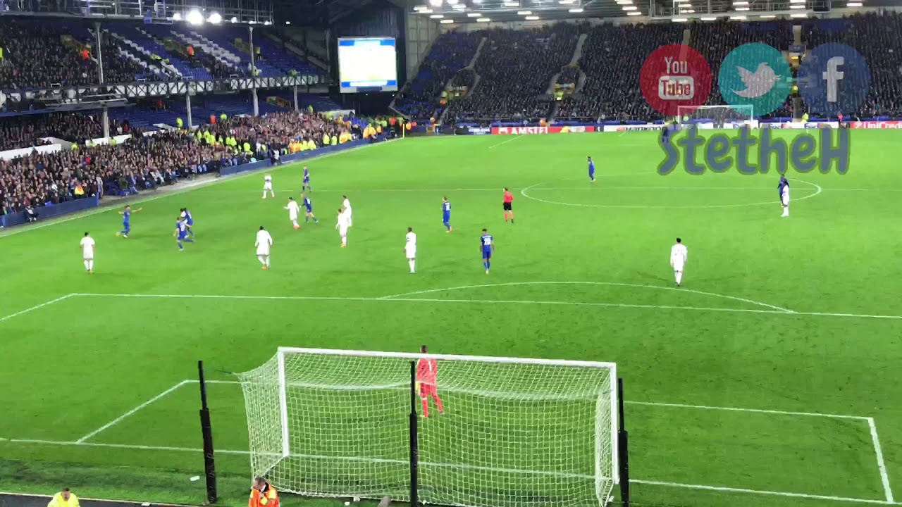 Everton vs Lyon. Ashley Williams Heads Home from Gylfi’s FreeKick.