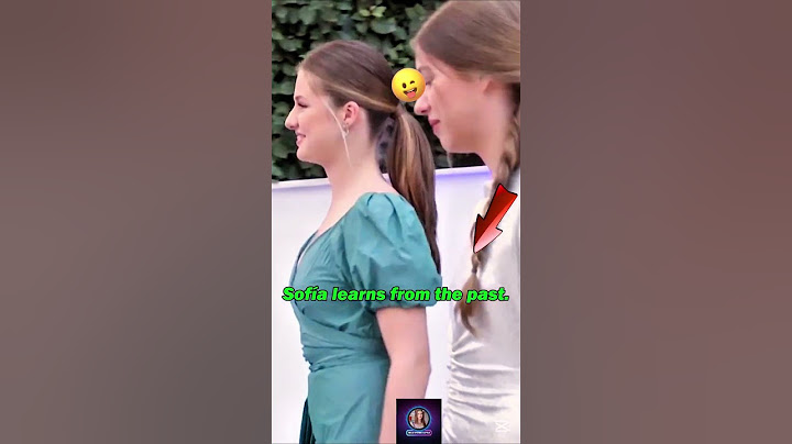 Infanta Sofía walks with Queen Letizia, ahead of Princess Leonor.
