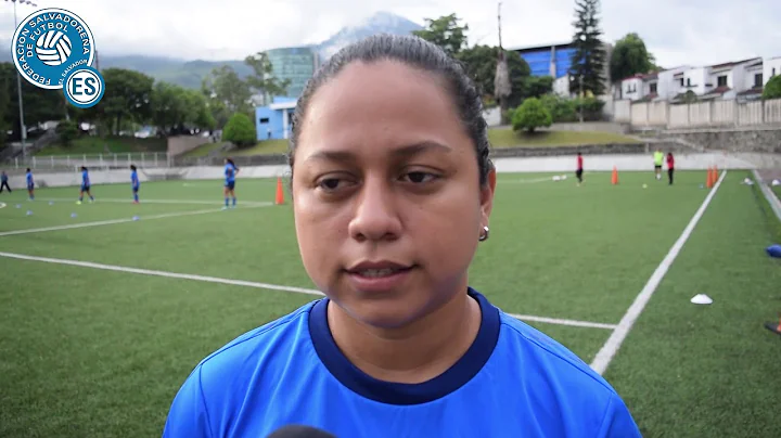 Profesora Debbie Gmez, Entrenadora Seleccin Femeni...