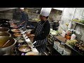 非常に忙しいインド料理レストランのアクション：土曜日の夜のカレーマスターズキッチン、ティランガレスター