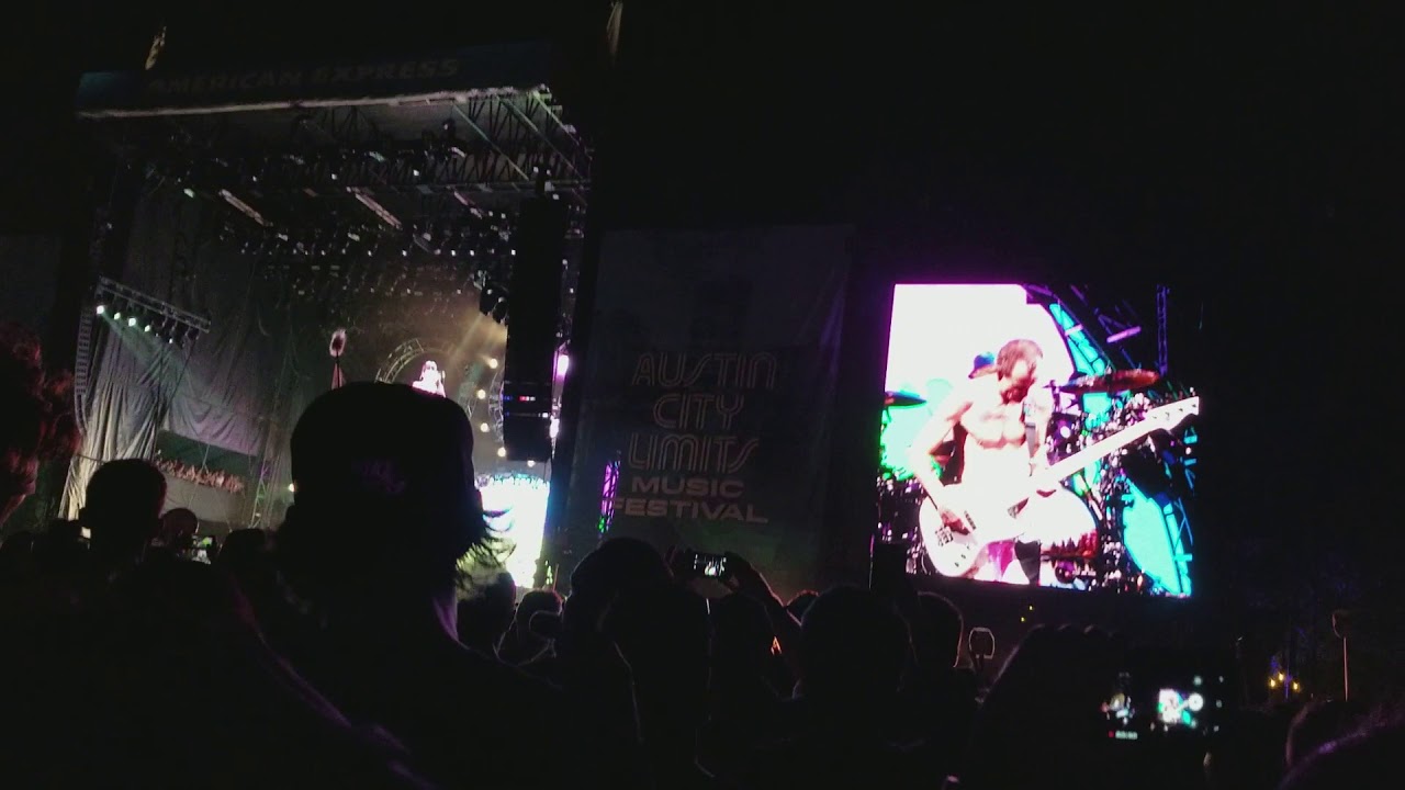 Red Hot Chili Peppers Give It Away (Live 2017) (Clip) YouTube