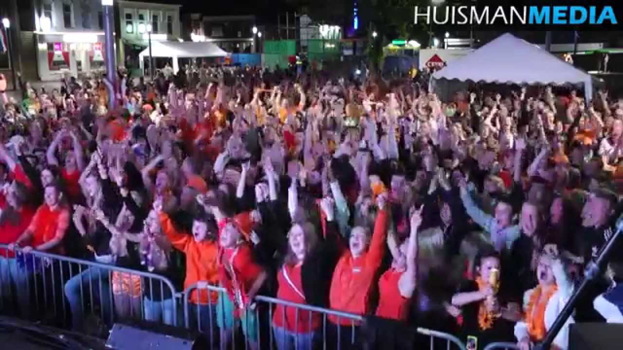 Marktplein Winschoten gaat los na winst Nederland - 5 juli 2014
