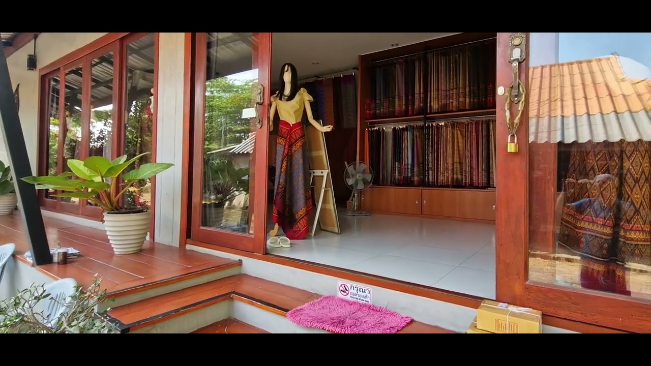 @ 2026/02/18  Village de fabrication de tenture et de vêtements en soie .