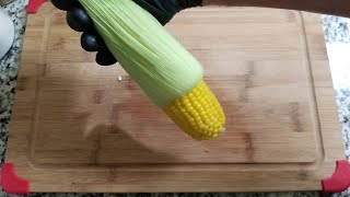 No Shucking & Silk-Free! - Easy Microwave Corn on the Cob #corn