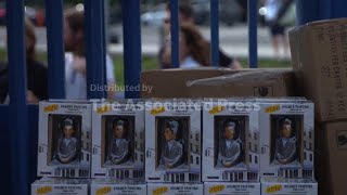 Bobblehead arbitrage, terrible dancing, and a sellout. Its Seinfeld night at the Brooklyn Cyclones.