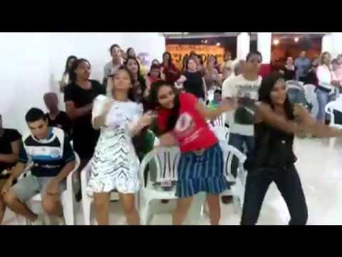 Eita! Depois do sucesso do "Trá, Trá, Trá", evangélicos balançam com a metralhadora de Jeová. Vídeo!
