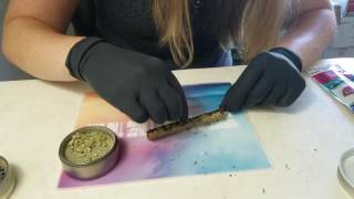 How to roll a blunt