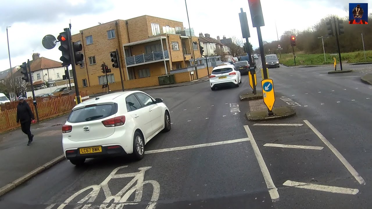 Red Lights Mean Stop, Not if You're Driving a Kia - LC67 BWK