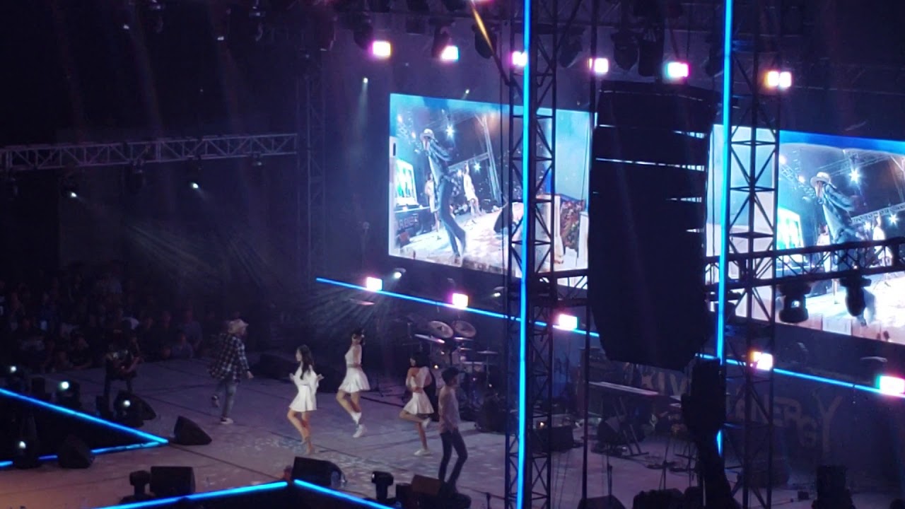 IU-  Good Day @ 아카라카 (AKARAKA)