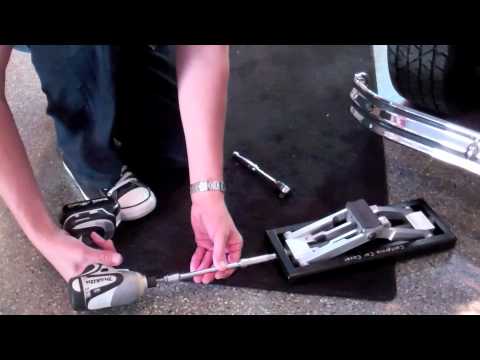 Compact Low Profile Billet Jack For Tire Changes And Chassis Lift