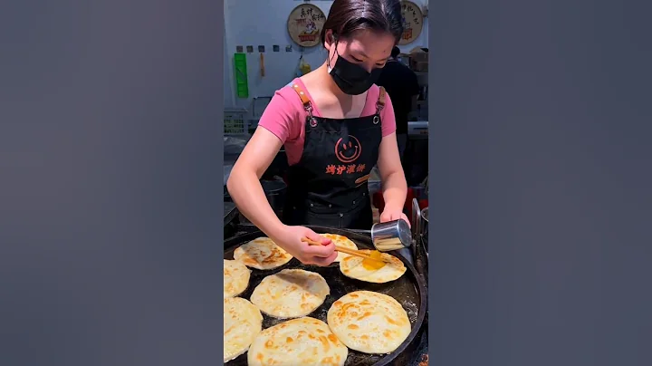 Delicious egg-filled pancakes #shortsvideo #streetfood