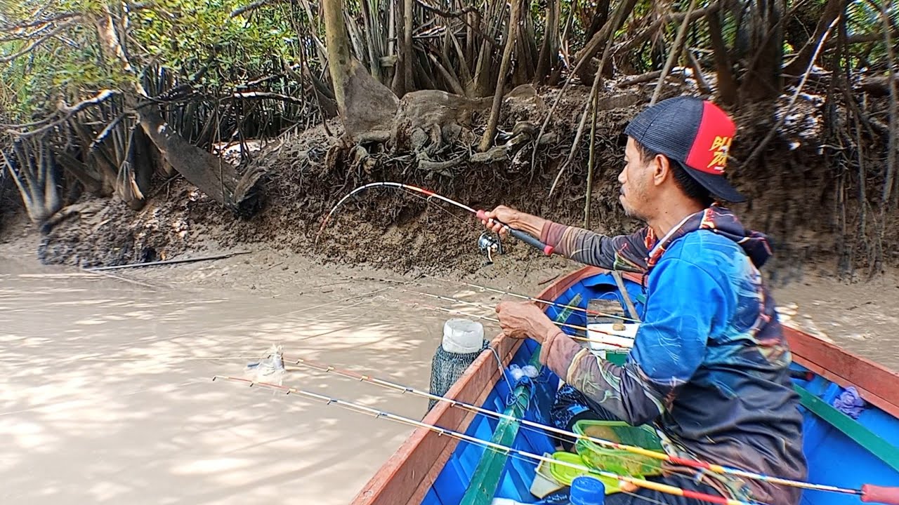 sangat menegangkan ketika mendapatkan tarikan kuat sang monster penunggu sungai mancing udang galah