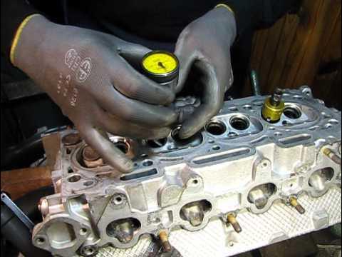 Шлифовка клапанов гбц. Капиталка гбц. Оборудование для ремонта гбц. Опрессовка головки 406. Головка в машине.