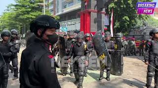 Download Lagu DEMO OJOL DI DEPAN MARKAS BRIMOB, JENDERAL TNI INI TURUN KE LAPANGAN MP3 Download Lagu DEMO OJOL DI DEPAN MARKAS BRIMOB, JENDERAL TNI INI TURUN KE LAPANGAN MP3