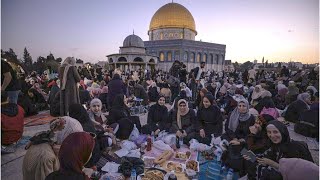 Al AQSA - Palestinians Picnic in Aqsa Compound to Break Fast |أذان المغرب من المسجد الأقصى المبارك