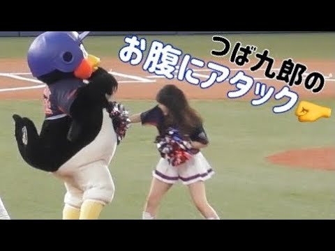 襲いかかるつば九郎にチアが必死の抵抗‼️けれども全然効果なし笑笑