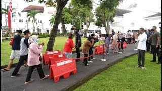 Presiden Jokowi Bagikan Sembako Untuk Masat, Yogyakarta, 30 April 2022