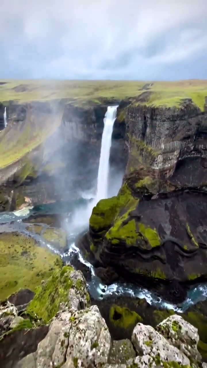 Explore Háifoss waterfall on a #TravelBugsQuest  📍:Háifoss waterfall, Fossá river 🎥: @mcolellmo — Fossá — video poster