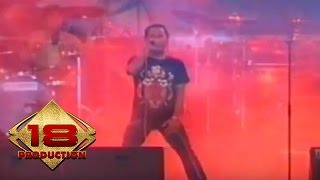 Download lagu Roxx Seek Destroy Live Konser Yogyakarta 04 November 2005 Roxx Seek Destroy Live Konser Yogyakarta 04 November 2005