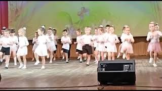 Танец «Тучка», исп. учащиеся отделения Раннего эстетического развития детей