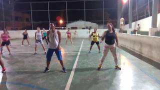 Júsley Brant dançando zumba com a galera do bairro São Marcos Colatina