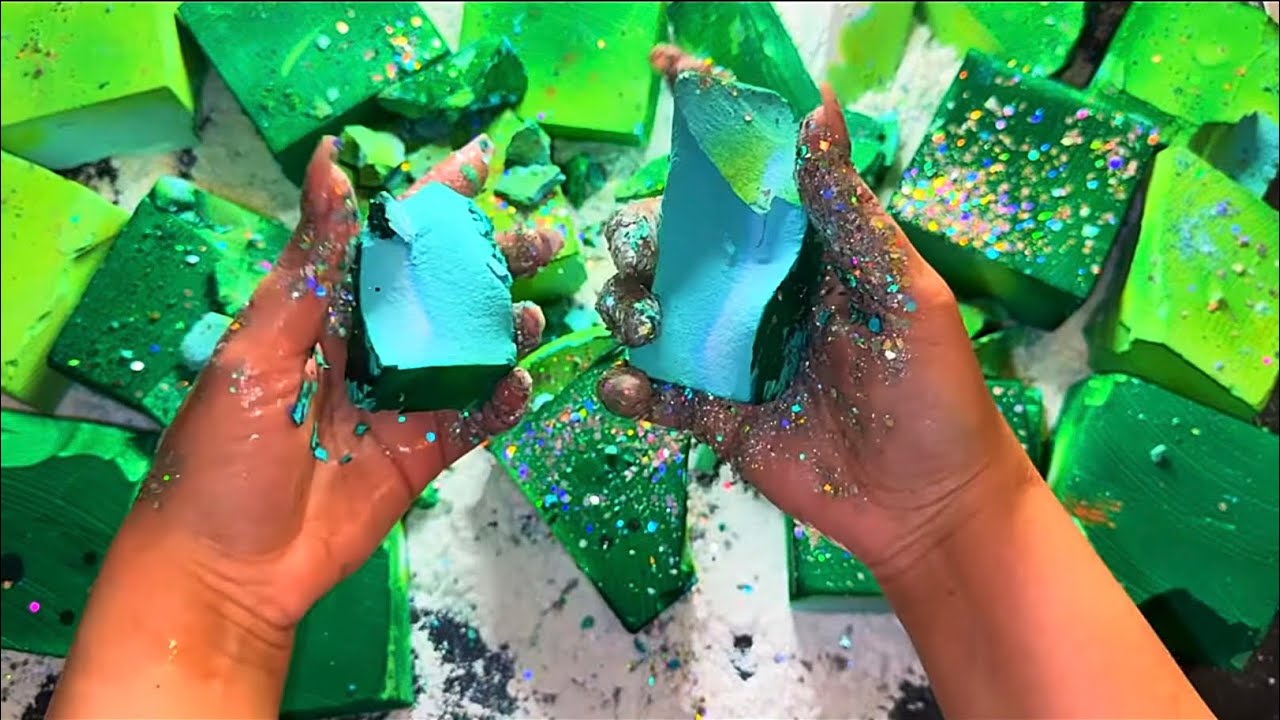 Dyed gym chalk | gym chalk asmr | chalk edits | gym chalk compilation 