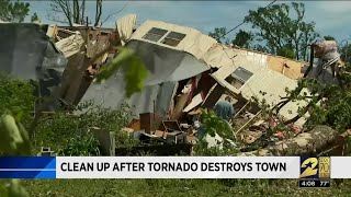 Cleanup after tornado destroys town