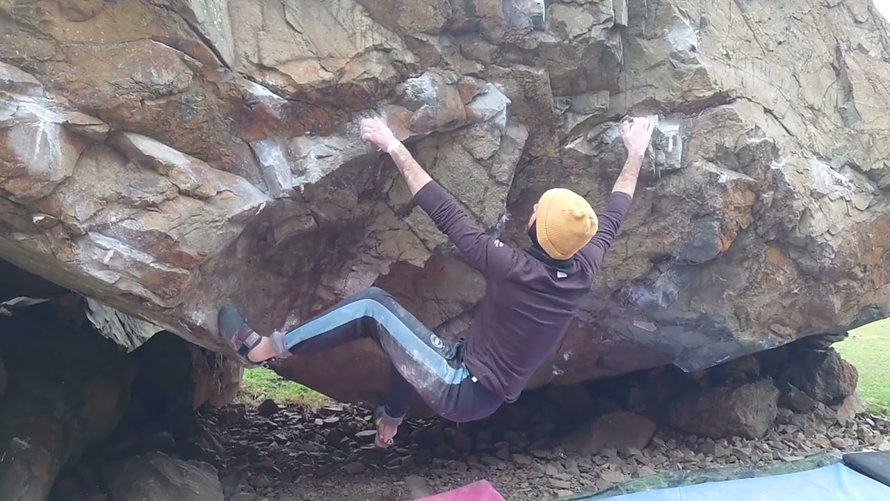Hell of boiling oil, Penmaenbach Boulder. North Wales. Font 7C 
