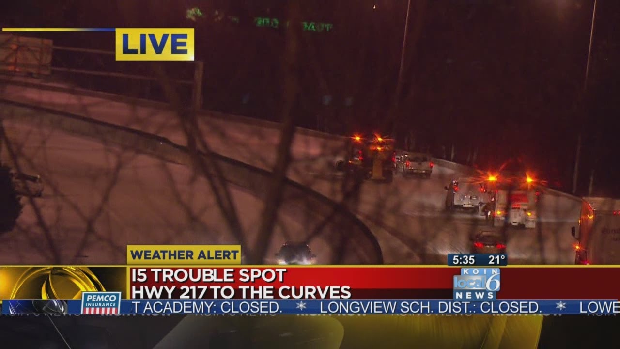 ODOT crews plowing I-5 after 3'' of snow fall in Portland - YouTube