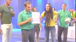 Tiago Leifert dança rebolation com léo santana na Central da Copa