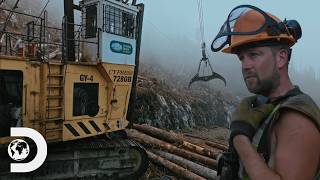 Loggers Perform Dangerous On Site Repair To Save Timber | The Last Woodsmen
