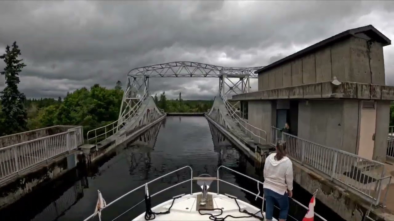Week 6 EP 3 Allison opens the Lock gate! Lock 32- 40 on the Trent Severn Canal America's Great Loop 