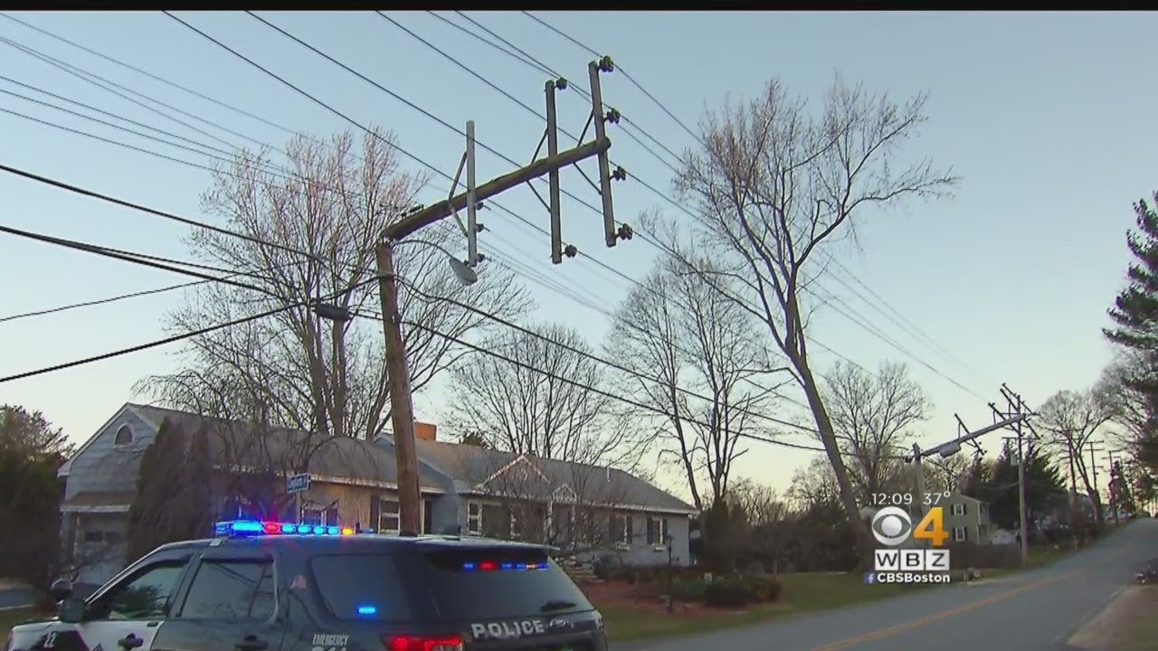 Strong Winds Bring Down Trees In Tewksbury - YouTube