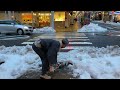 驚異のスコップ　笑って雪かき出来るパンチャースコップ