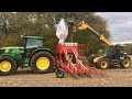 Drilling wheat 2019 John Deere 6215R & Weaving 8MTR Mounted