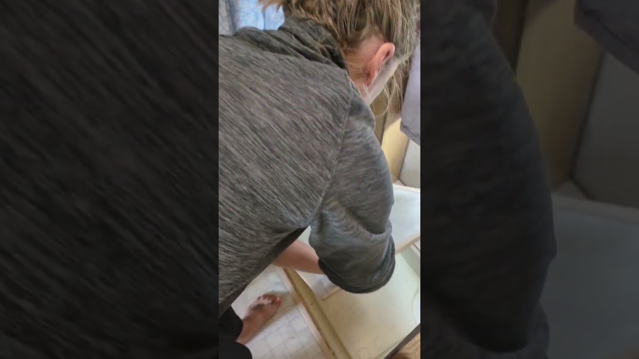 Showering in a 34 Year Old Talbot Express Campervan