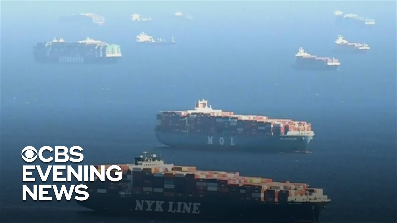 Ports face record backlog ahead of holidays