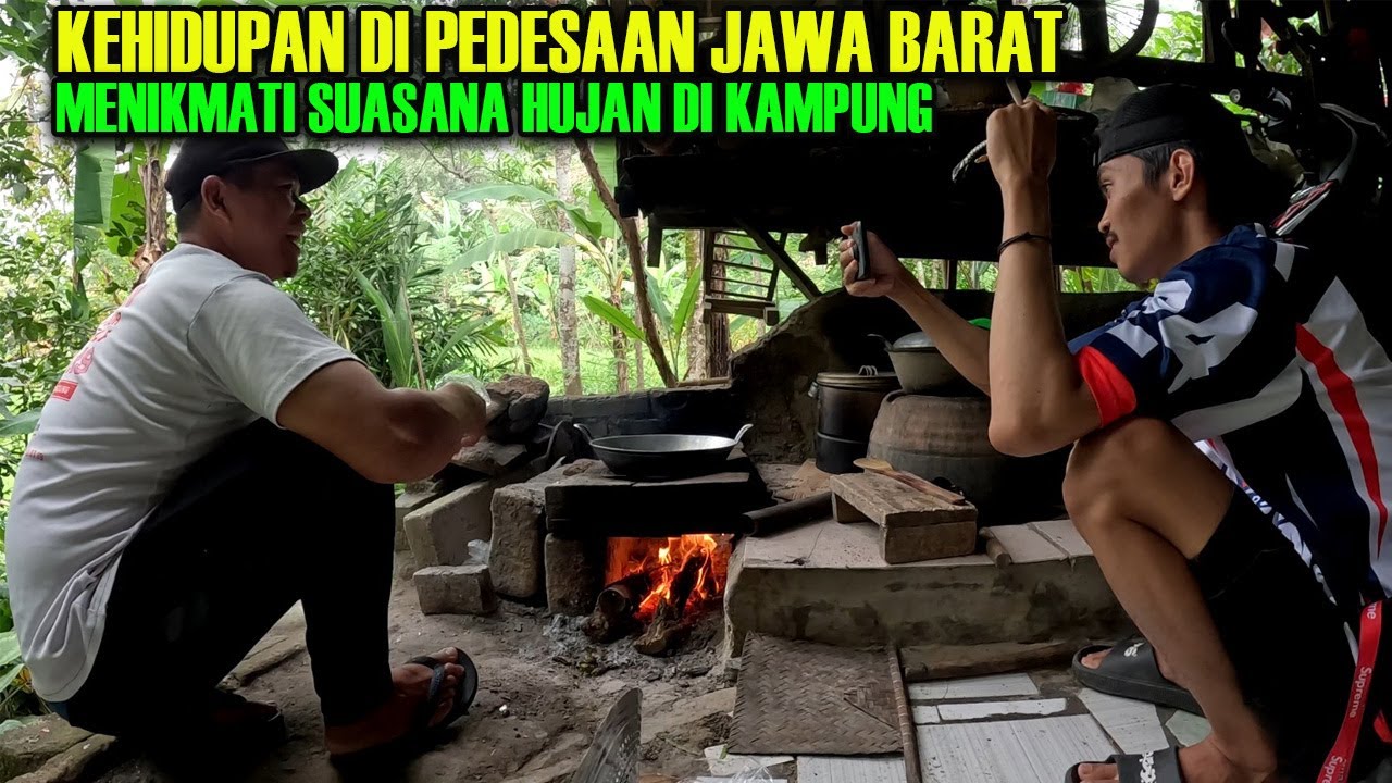 KEHIDUPAN DI PEDESAAN, KUMPUL NGALIWET MAKAN BERSAMA, MENIKMATI SUASANA HUJAN DI KAMPUNG