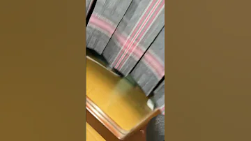 スカートめくり 