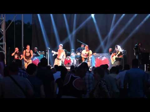 Ocho Macho - Maskaray