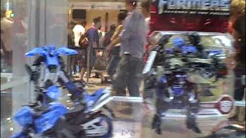 SDCC 2009 Hasbro Booth Transformers Deluxes