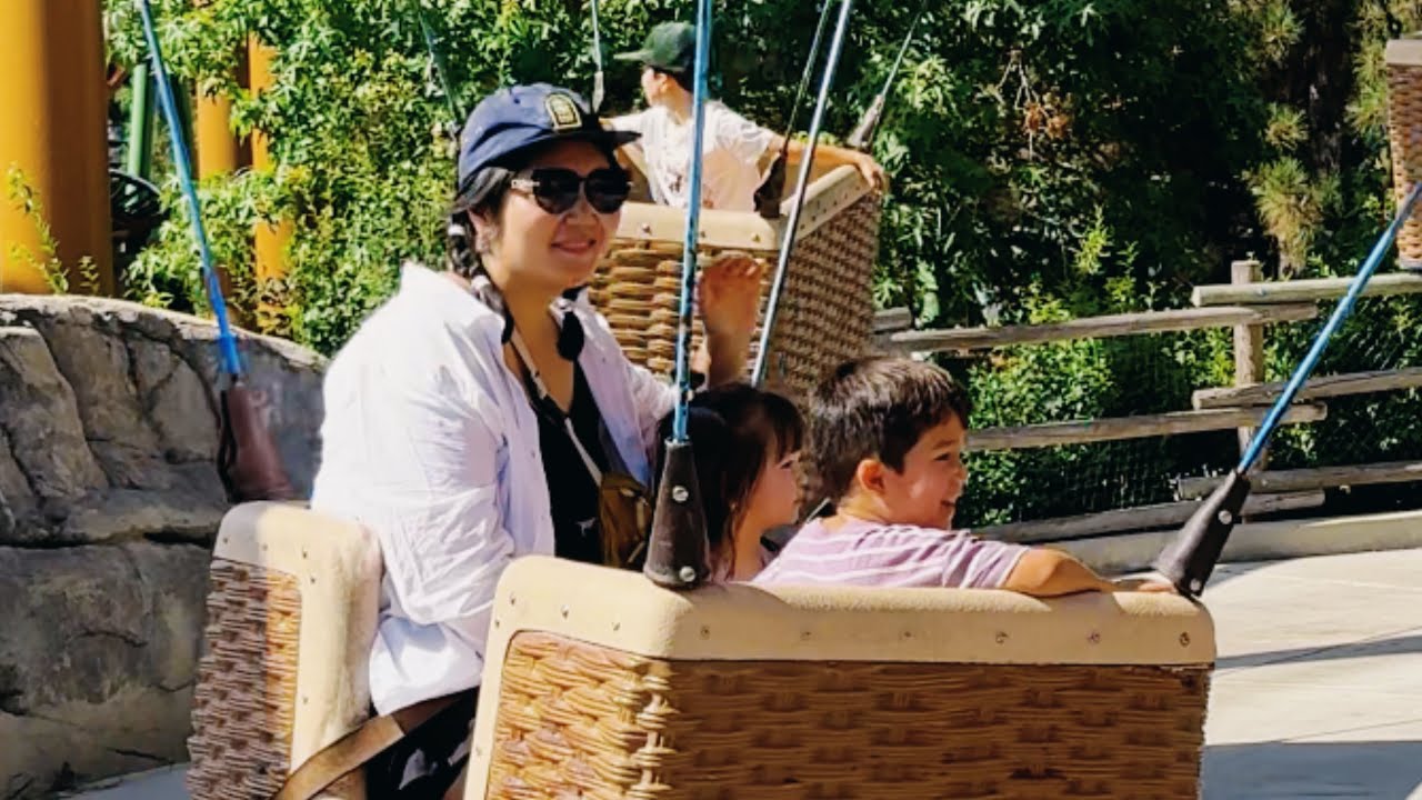 Riding the Balloon Race at Knott’s Berry Farm!