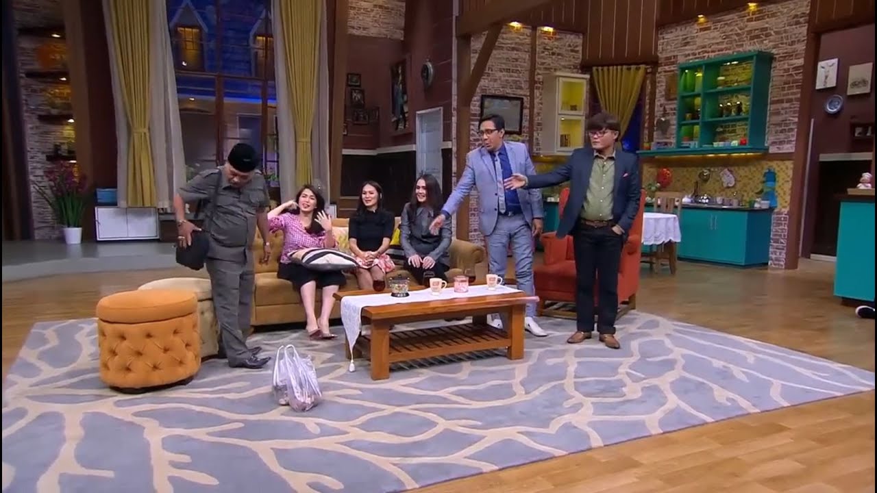 Genitnya Pak RT Nyata, Cewek Disambut Cowok Dicuekin