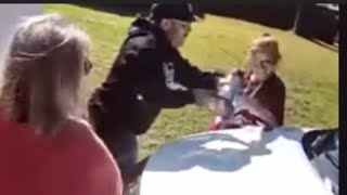 Download Lagu When A #Dollyvision attacks 😡 “peaceful protesters” gang up on one woman 🚔 #JimmyJamz “bubble boy” MP3 Download Lagu When A #Dollyvision attacks 😡 “peaceful protesters” gang up on one woman 🚔 #JimmyJamz “bubble boy” MP3