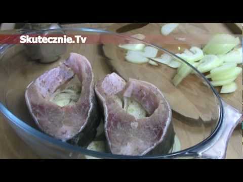 Wideo: Jak Gotować Faszerowanego Karpia W Piekarniku