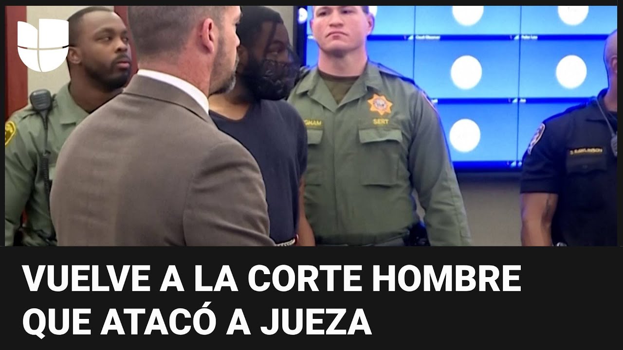 Con máscara antiescupitajo, guantes y esposado: así volvió a la corte el reo que atacó a una jueza