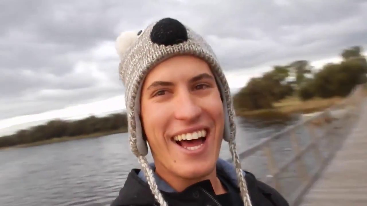 Guarda Coro Fire - Zero Needs The World (Music Video) su YouTube Guarda Coro Fire - Zero Needs The World (Music Video) su YouTube