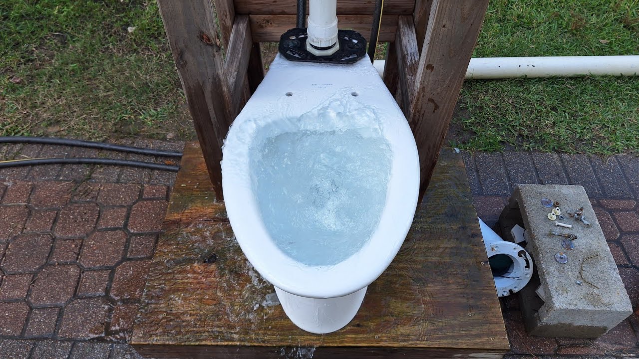 2002 St. Thomas Creations Toilet on an 18 Gallon High Tank