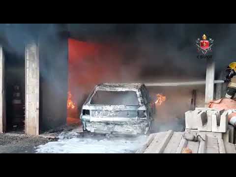 Carro pega fogo e mobiliza bombeiros no DF